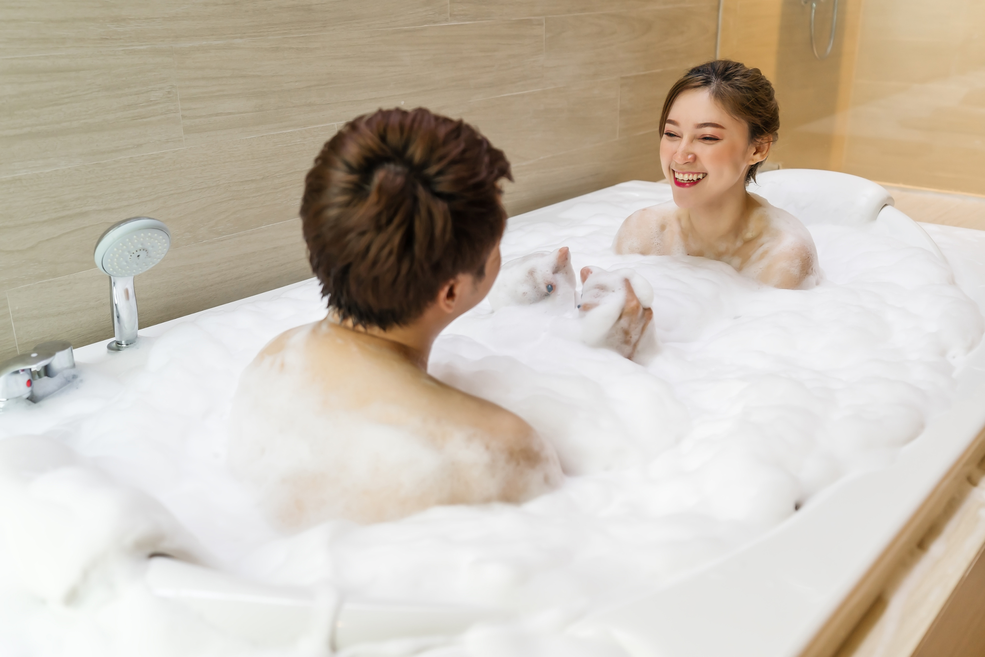 仕事終わりの疲れを癒す！ホテルデートでのおすすめの過ごし方